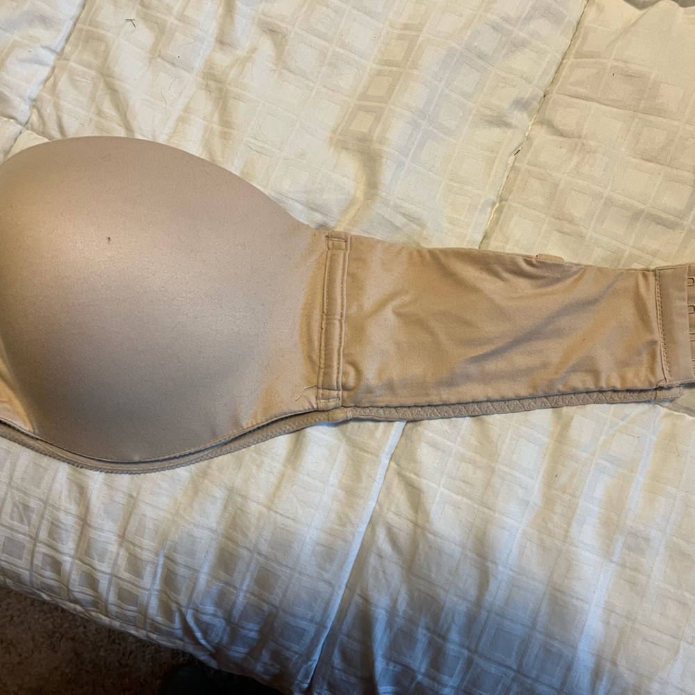 Victoria’s Secret strapless bra
